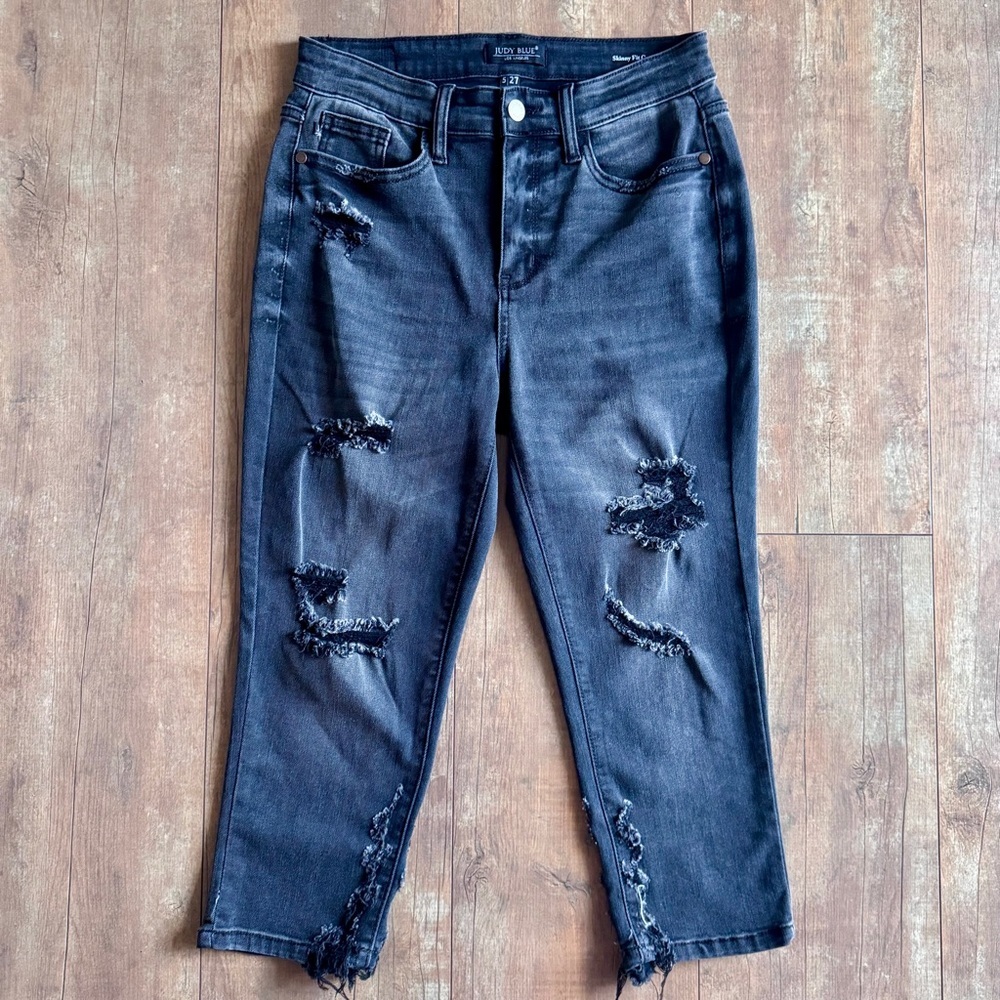 Judy Blue Skinny Fit Capri High Rise Distressed Black Stretch Jeans Size 5/27 - Picture 3 of 9